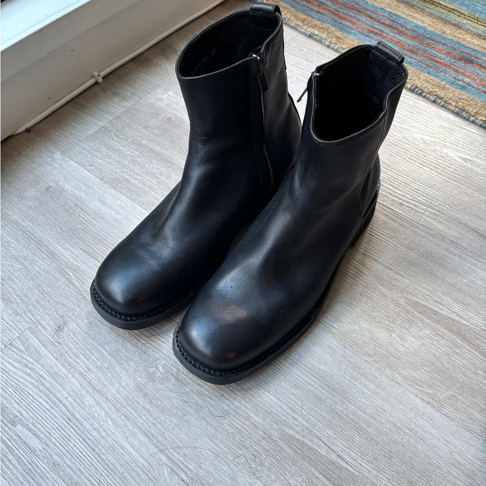 Men’s Square toe zip up leather boots (9.5)